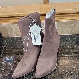 Women's Brown Ankle BootsTarget boots / pointed toe boots / fall fashion Sz 7.5